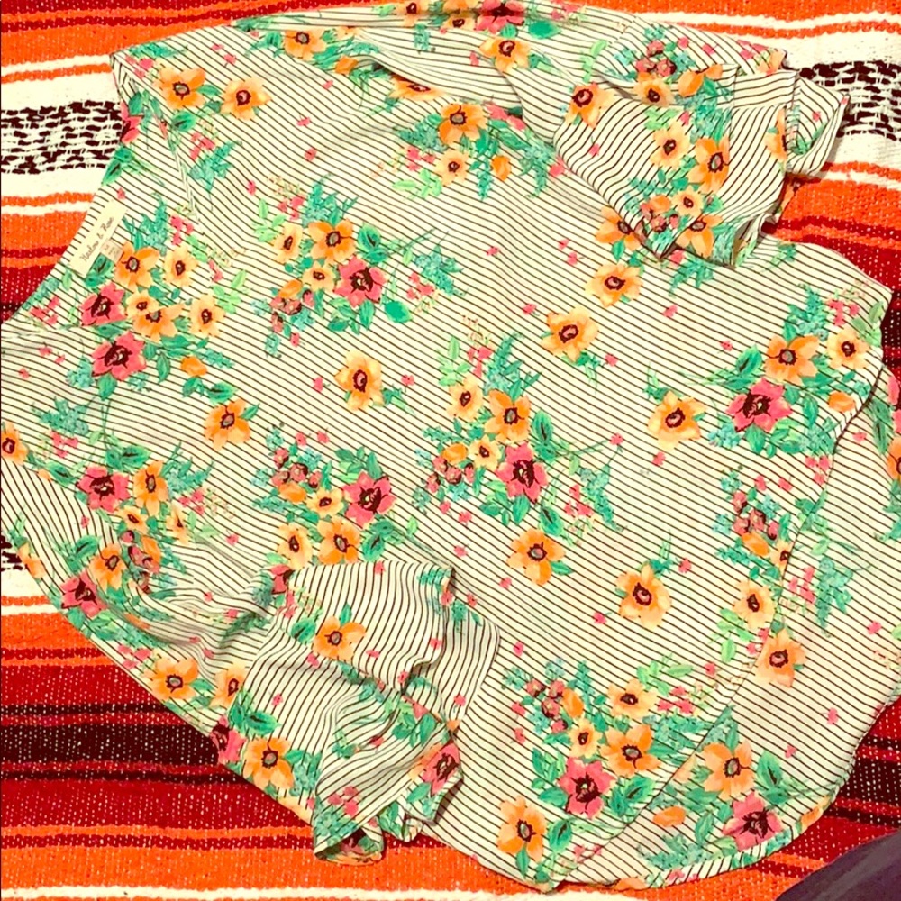 Women’s Floral Blouse Medium